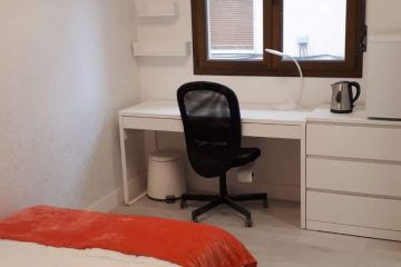 Junior desk room