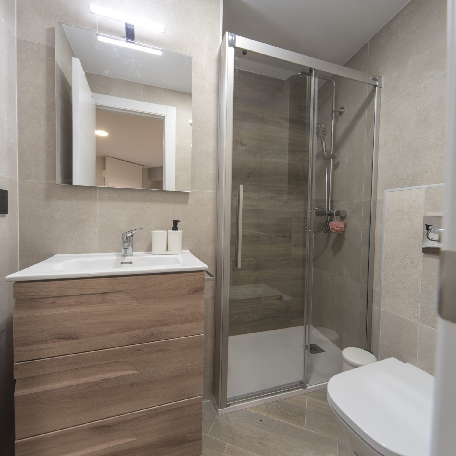 avenida del acueducto 25 habitacion 01-07